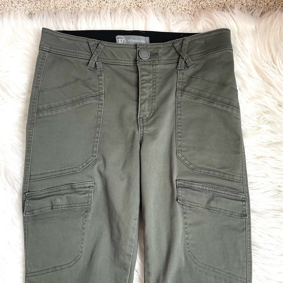 Wit & Wisdom Lilly Pad Green Roll Tab Cargo Pants - Picture 16 of 16